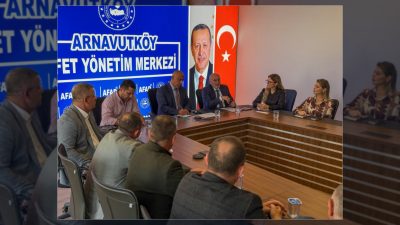 Arnavutköy'de Kaymakam Mahmut Hersanlıoğlu başkanlığında aylık muhtarlar toplantısı düzenlenerek mahallelerin