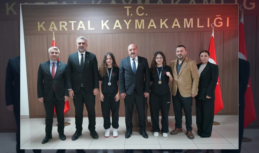 İstanbul Yıldızlar Boks Şampiyonası'nda derece elde eden Kartal Türk Kızılayı