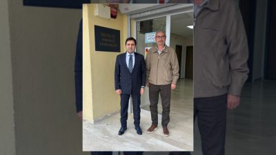 Zeytinburnu Kaymakamı Dr. Adem Uslu, Beştelsiz Mahalle Muhtarı Bekir Yavuz'u
