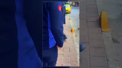 Fatih Belediyesi, yaya geçişini engelleyen saksı, duba ve tabela gibi