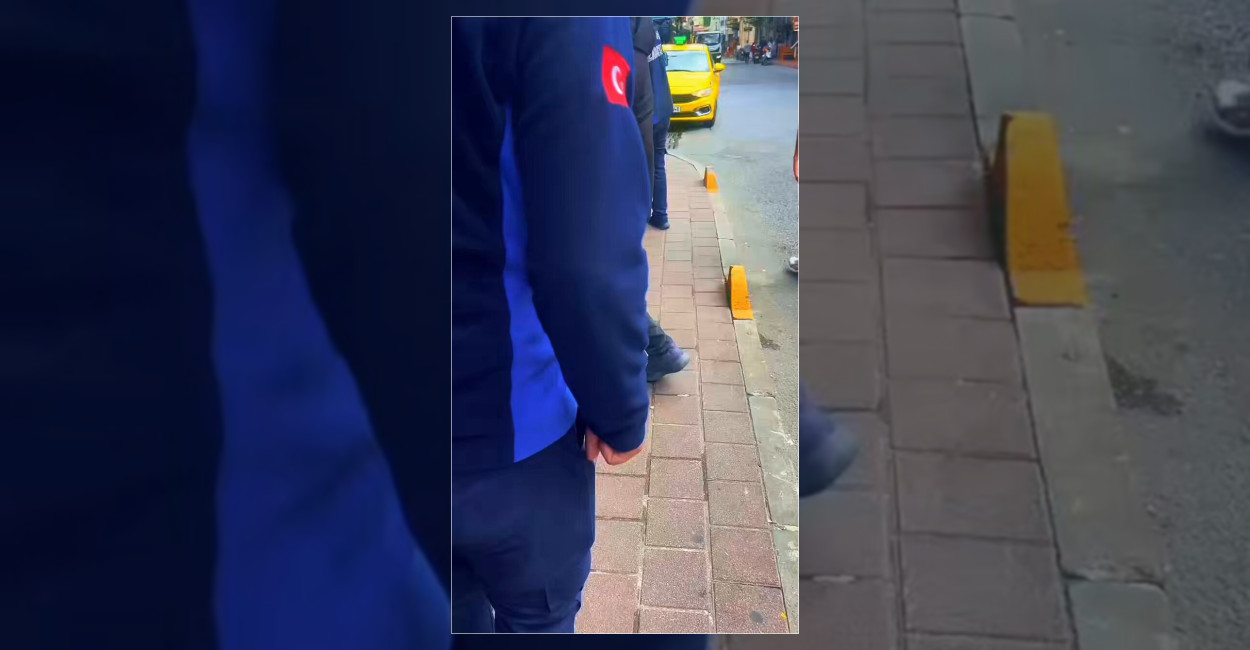 Fatih Belediyesi, yaya geçişini engelleyen saksı, duba ve tabela gibi