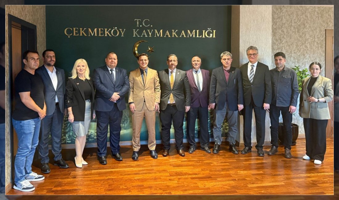 Yalova Gazeteciler Cemiyeti Başkanı Ayhan Polat ve yönetim kurulu üyeleri,