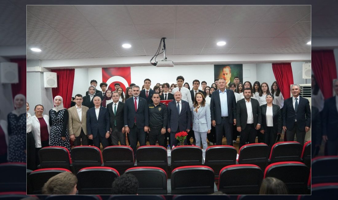 İstanbul'un kurtuluşunun 103. yıldönümü kapsamında Kartal'daki Fatin Rüştü Zorlu Anadolu