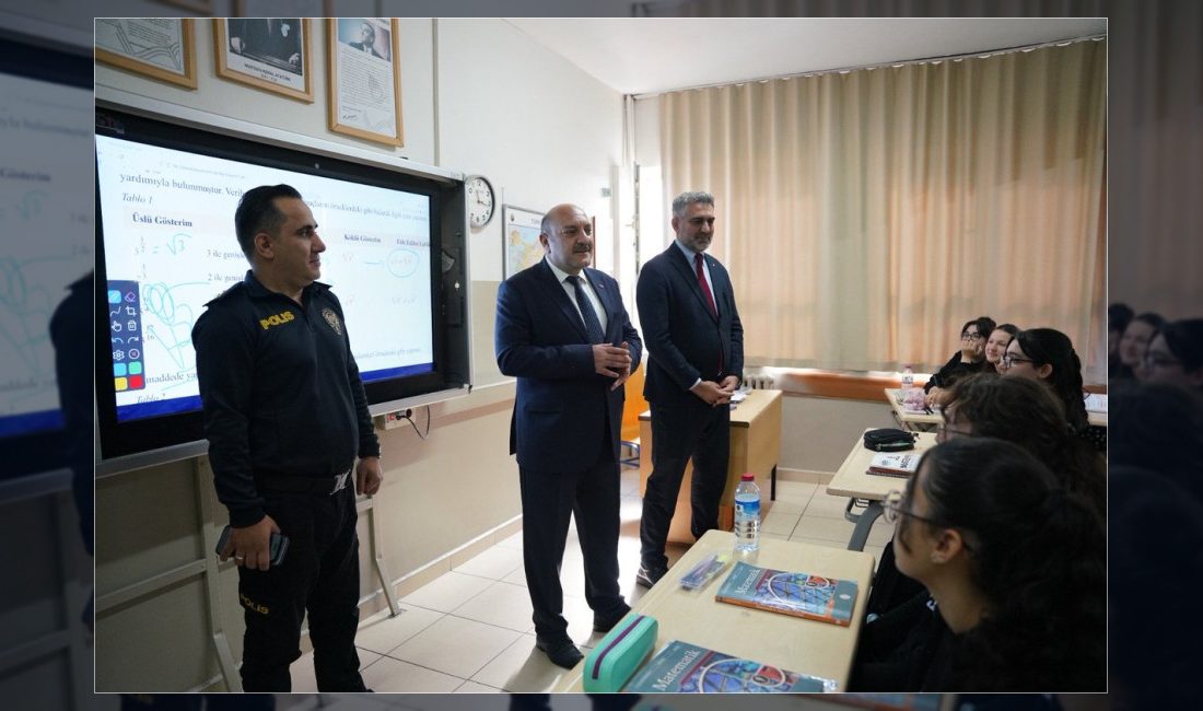 Kartal Kaymakamı Edip Çakıcı, Fatin Rüştü Zorlu Anadolu Lisesi'ni ziyaret
