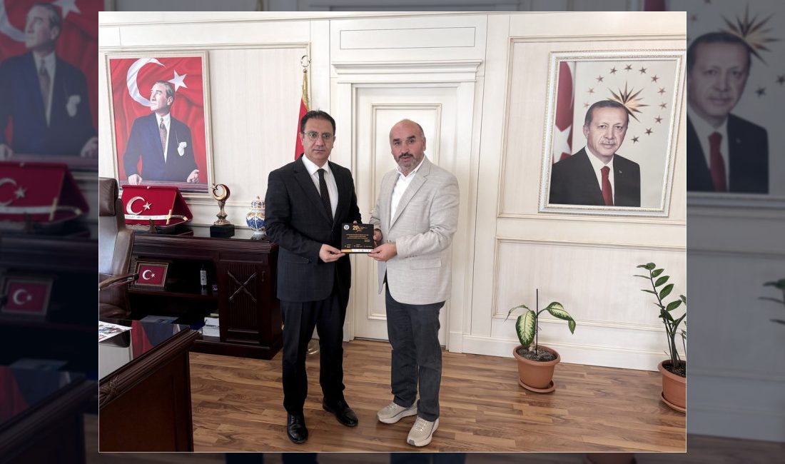 KAS-DER Sancaktepe Şube Başkanı Rahmi Demir, Sancaktepe Kaymakamı Naif Yavuz'u