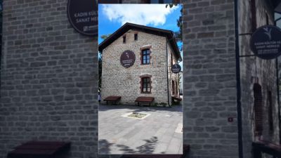 Arnavutköy Belediyesi Kadın Kültür ve Sanat Merkezi mefruşat kursunda kadınlar,