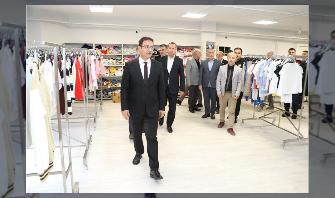 Sancaktepe Kaymakamı Naif Yavuz ve okul müdürleri, SYDV ile Türk