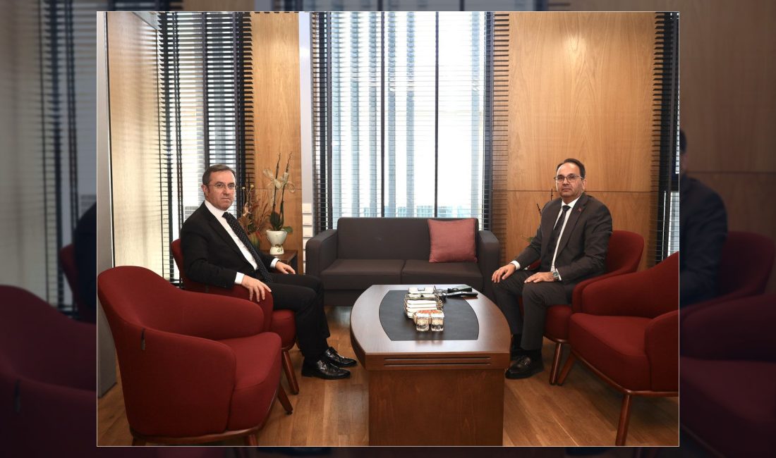 Sarıyer Kaymakamı Metin Maytalman, Şişli Kaymakamı Cevdet Ertürkmen'i makamında ziyaret