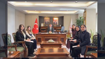 İstanbul Medeniyet Üniversitesi öğrencileri, Beykoz Kaymakamı Dr. Fatih Ürkmezer'i makamında