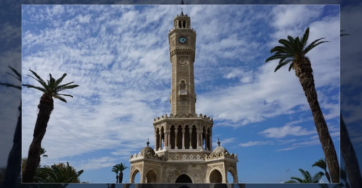 İzmir Saat Kulesi 125 yıldır Konak Meydanı’nda yükseliyor