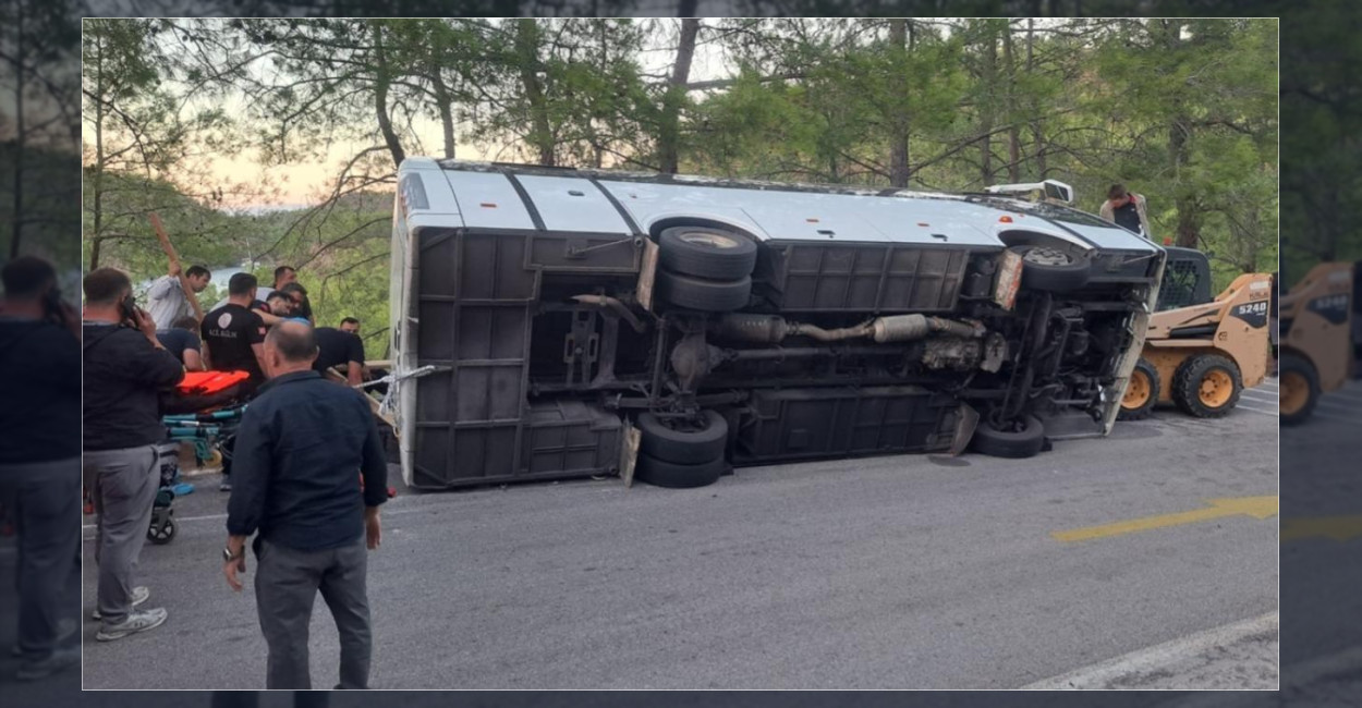 Muğla’da otel servisi devrildi: 5 yaralı