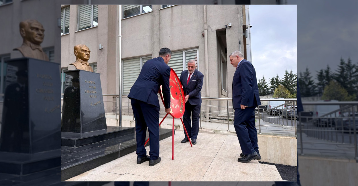 Sultangazi’de Muhtarlar Günü Çelenk Töreni