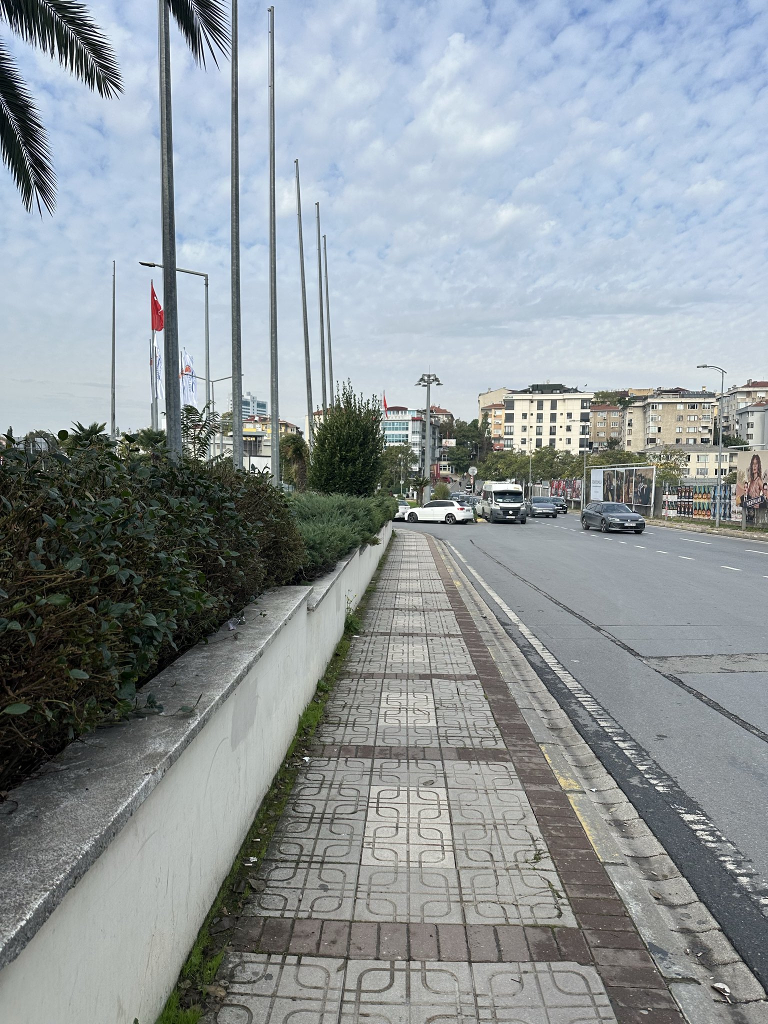 Kadıköy'de Nautilus AVM Yanındaki Yolda Karolar Yerinden Çıktı