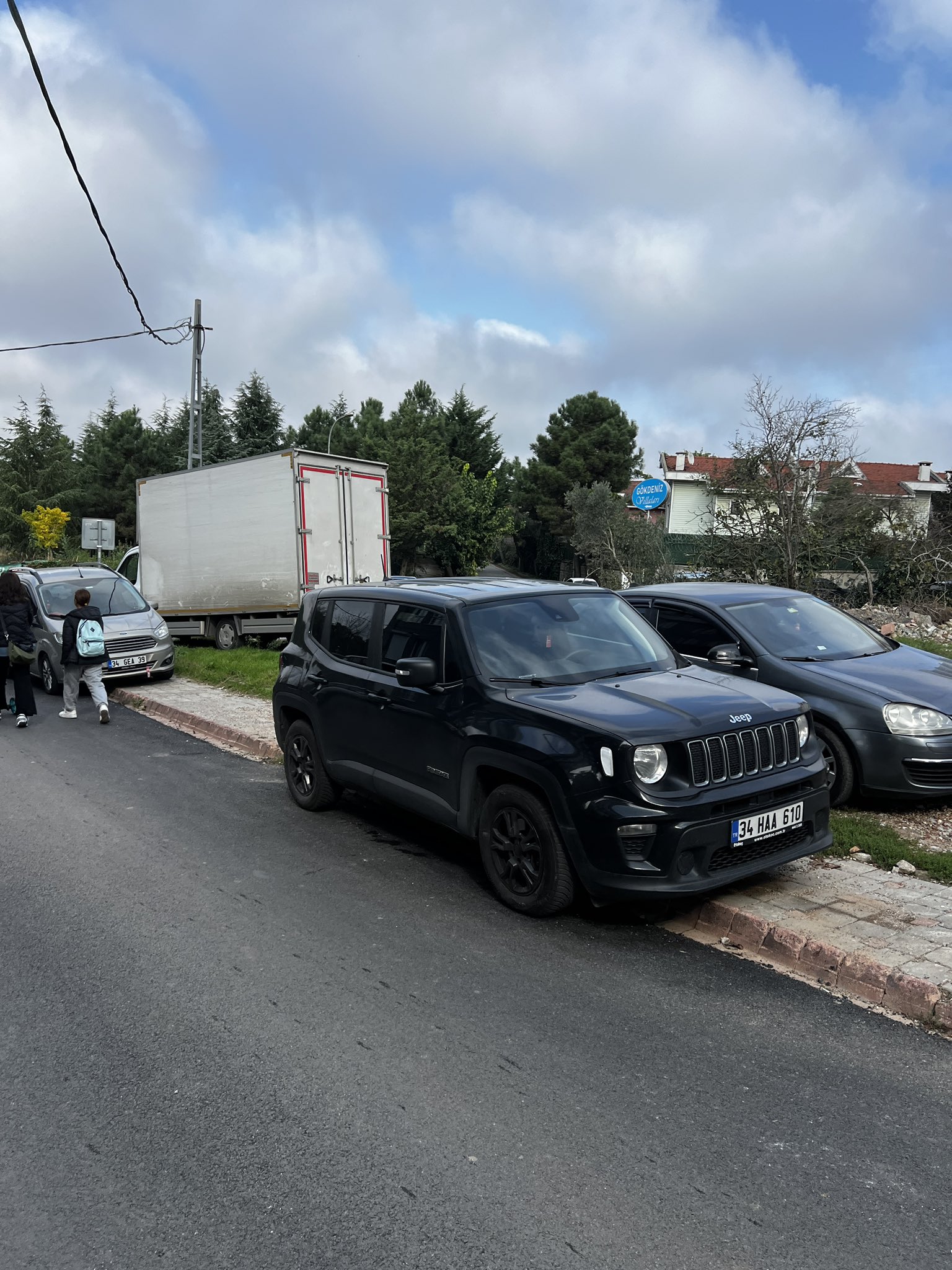 Çekmeköy Sokaklarında Kaldırım Eksikliği Yaşamı Zorlaştırıyor