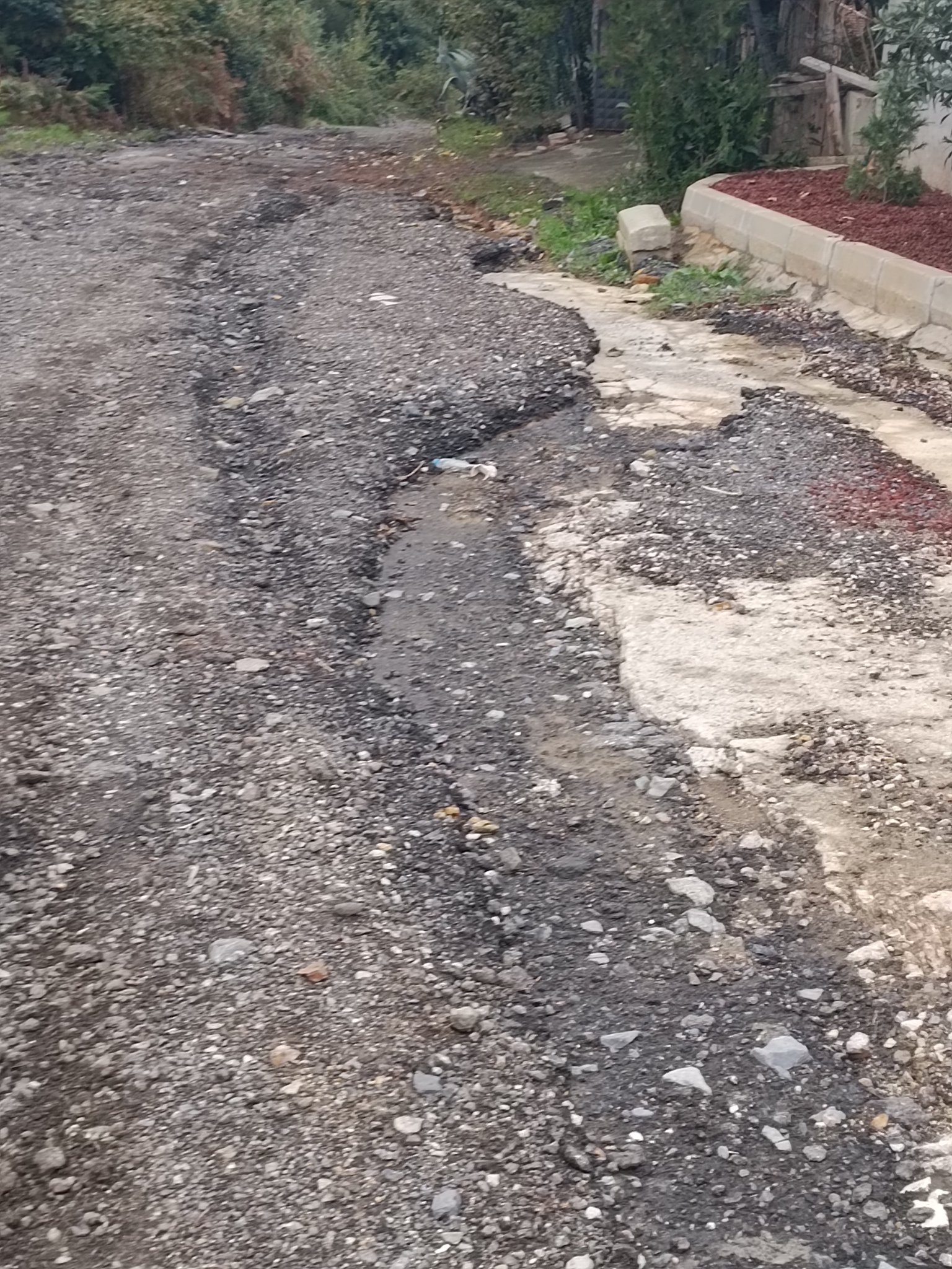 Beykoz Riva'da Bozuk Yollar ve Üst Yapı Çalışmaları Tepki Çekiyor