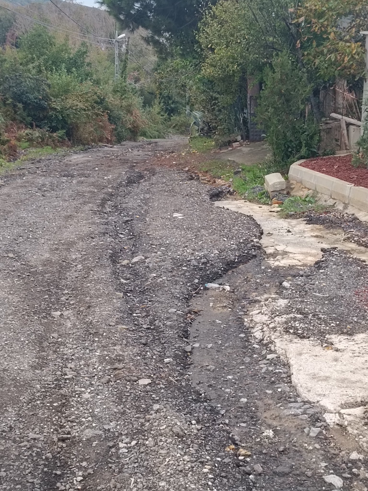 Beykoz Riva'da Bozuk Yollar ve Üst Yapı Çalışmaları Tepki Çekiyor