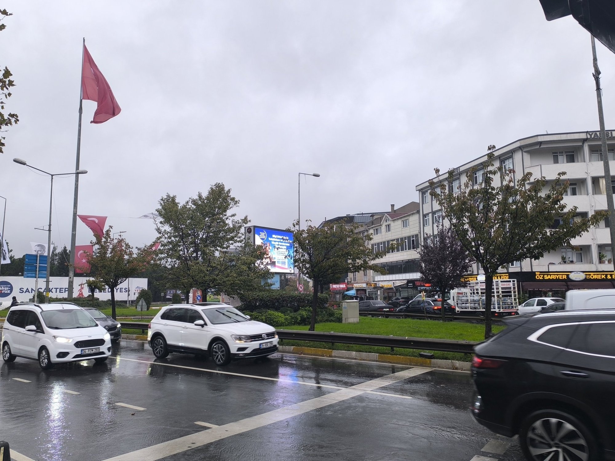 Sancaktepe Bakkal Durağı'nda Trafik Yoğunluğu Sürüyor