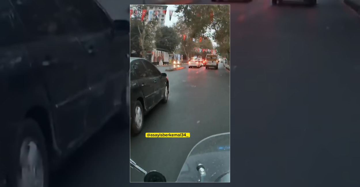 Kadıköy'de Yolun Karşısına Geçen Kadına Kurye Çarptı