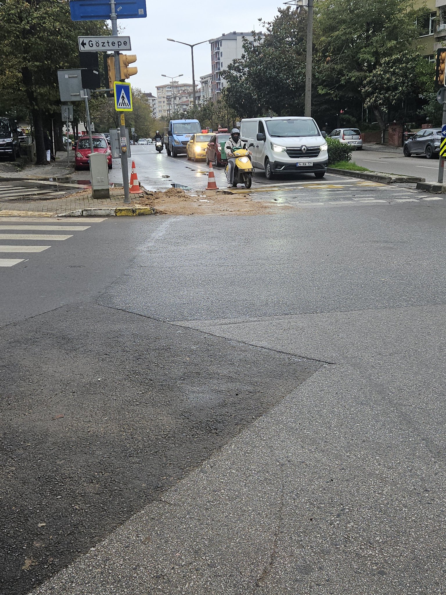 Kadıköy'de Su Kaçağı Çalışması Trafik Akışını Aksattı