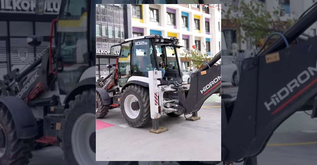 Beylikdüzü’nde Okullara Ağaç Dike Yapıldı