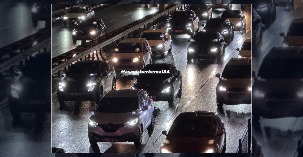 İstanbul’da Yağışla Trafik Yoğunluğu Yüzde 89’a Ulaştı