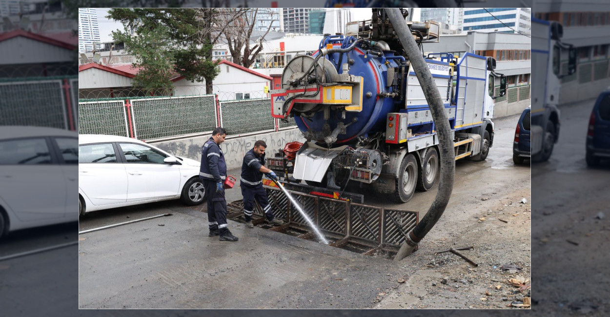 Küçükçekmece’de Yağmur Suyu Hatlarında Önlem Çalışması