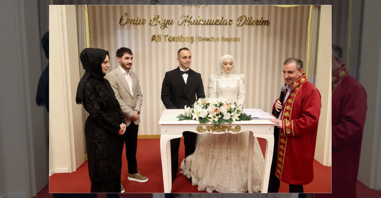 Sultanbeyli’de Genç Çiftin Nikahı Kıyıldı