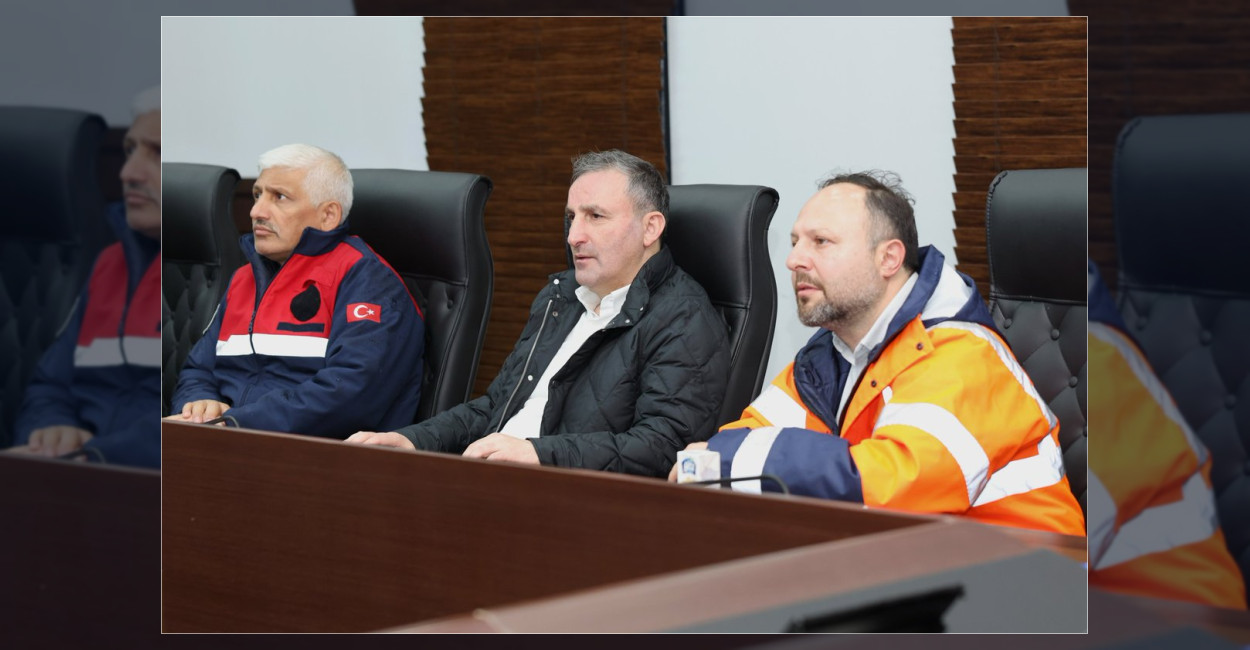 Sultanbeyli’de Olumsuz Hava Koşullarına Karşı Sahada Önlem