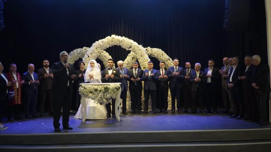 Yüksel Çelik’in kızının düğün töreninden bir kare